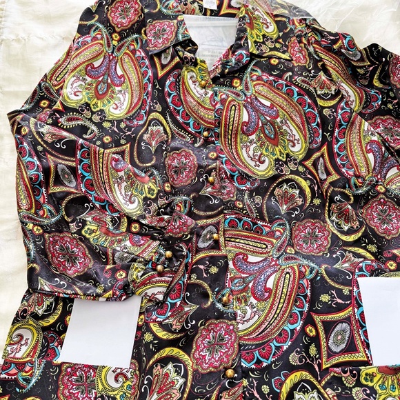 BLOUSE, SILKY POLYESTER, COLOUR: BLACK PAISLEY MIX, SIZE 4X, BUTTON CUFFS, BUTTO - Picture 5 of 11